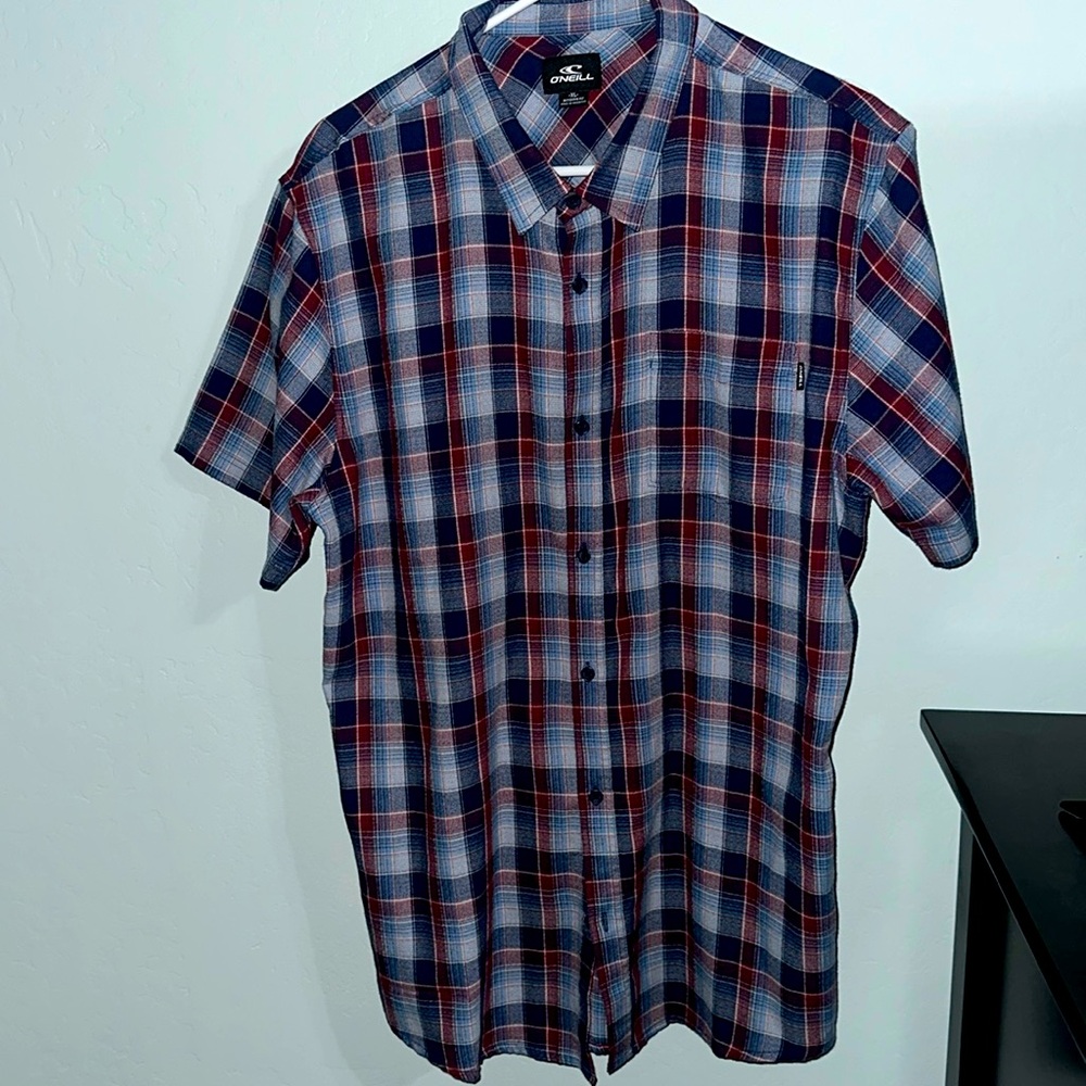 O’Neill button up men’s extra large like new short sleeve. Blue and red plaid.